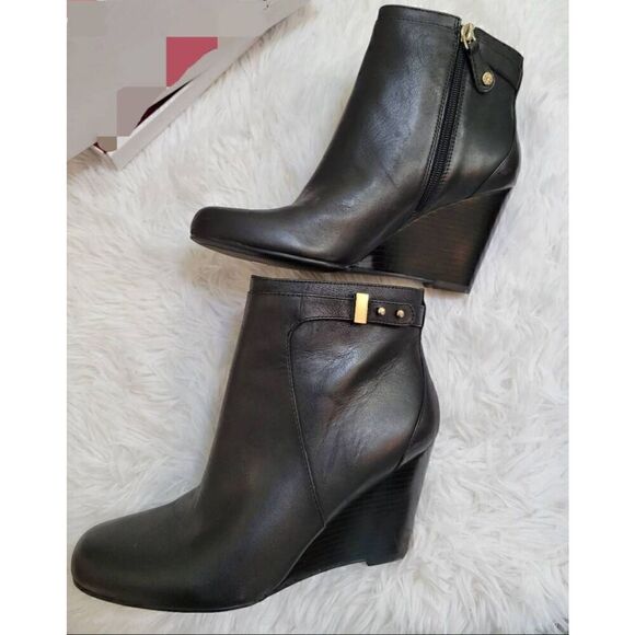 Isaac Mizrahi Size 8.5 VICKY Leather Wedge Ankle Booties New - Picture 2 of 10